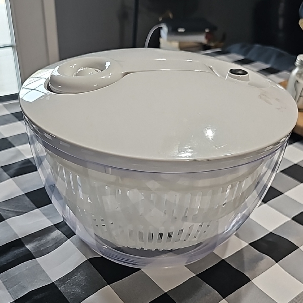 Pampered Chef Salad Spinner
